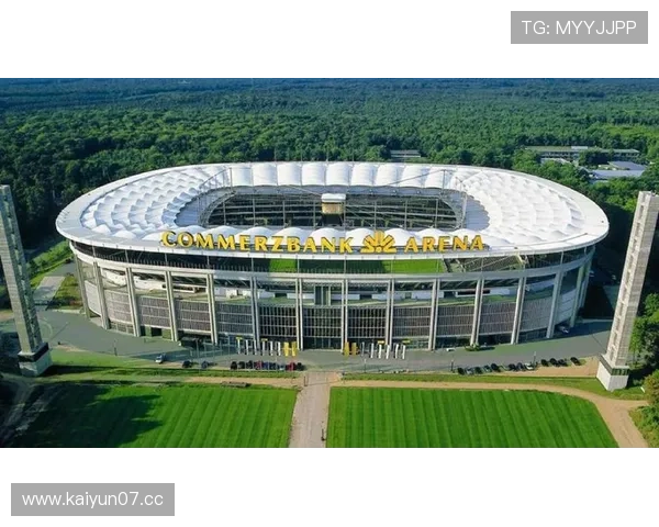 比塞克透露父亲建议加盟法兰克福 但我更倾向加入最大俱乐部