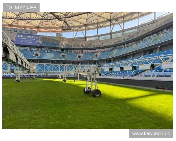 梭鱼湾后勤保障助力英博获胜，工作人员清晨清雪为比赛提供保障